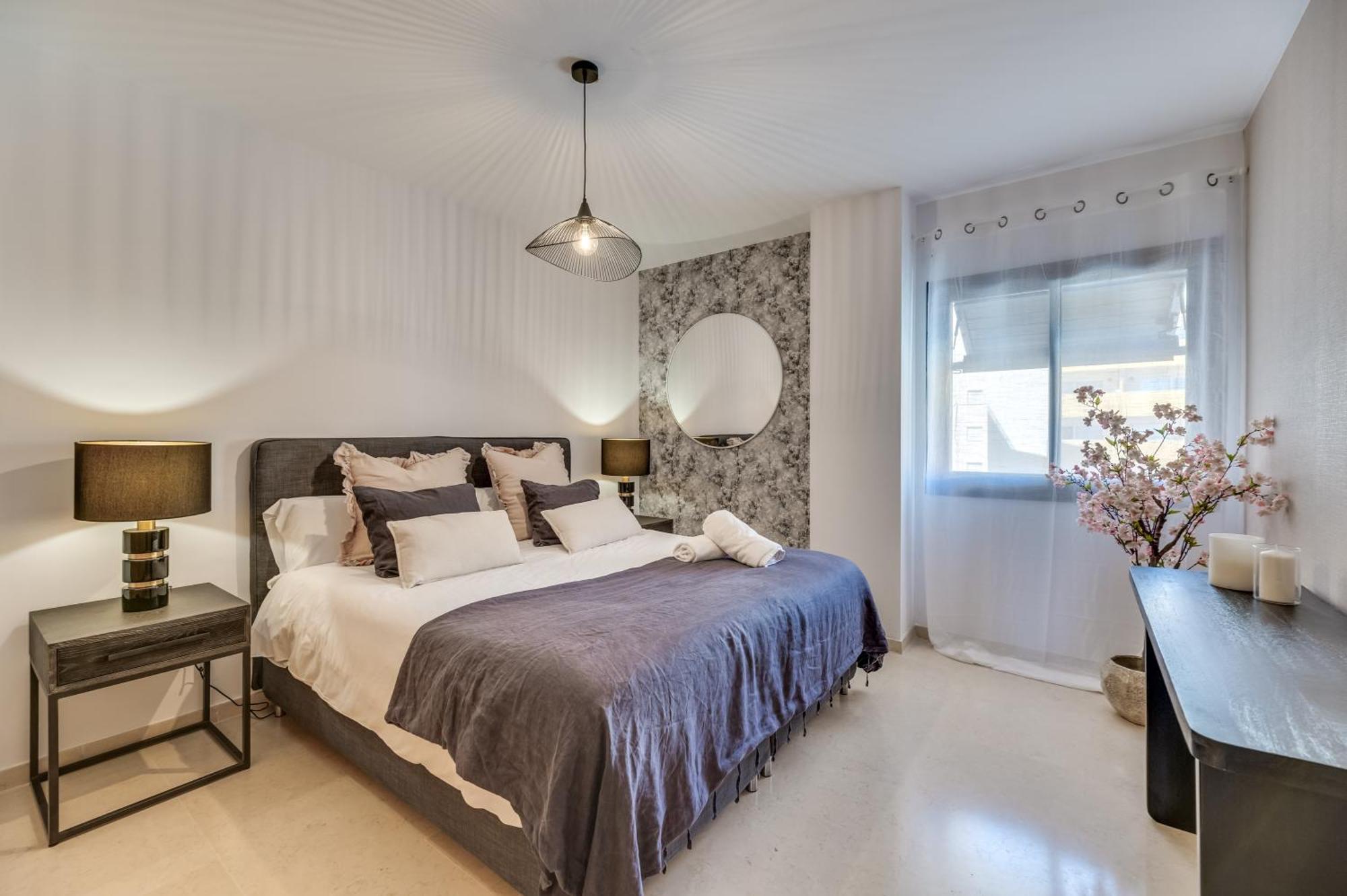 Apartment Vacation I The Sunrise Golden Mile Flat, Next To Convention Center, Recently Refurbished, Prime Location, 300m To The Marbella